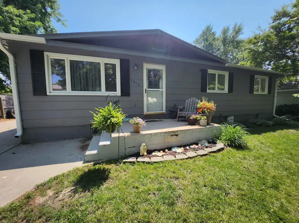 1913 A Ave, Gothenburg, NE 69138