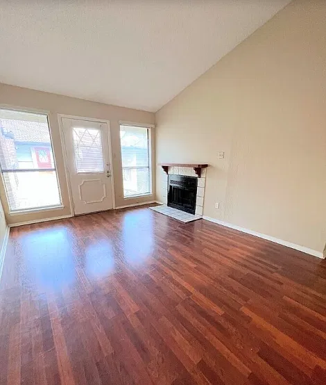 2 bed, 1000 sqft, $2,100 — Photo 1