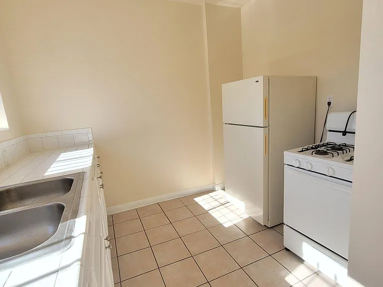 3846 S Grand Ave #6 — Photo 2