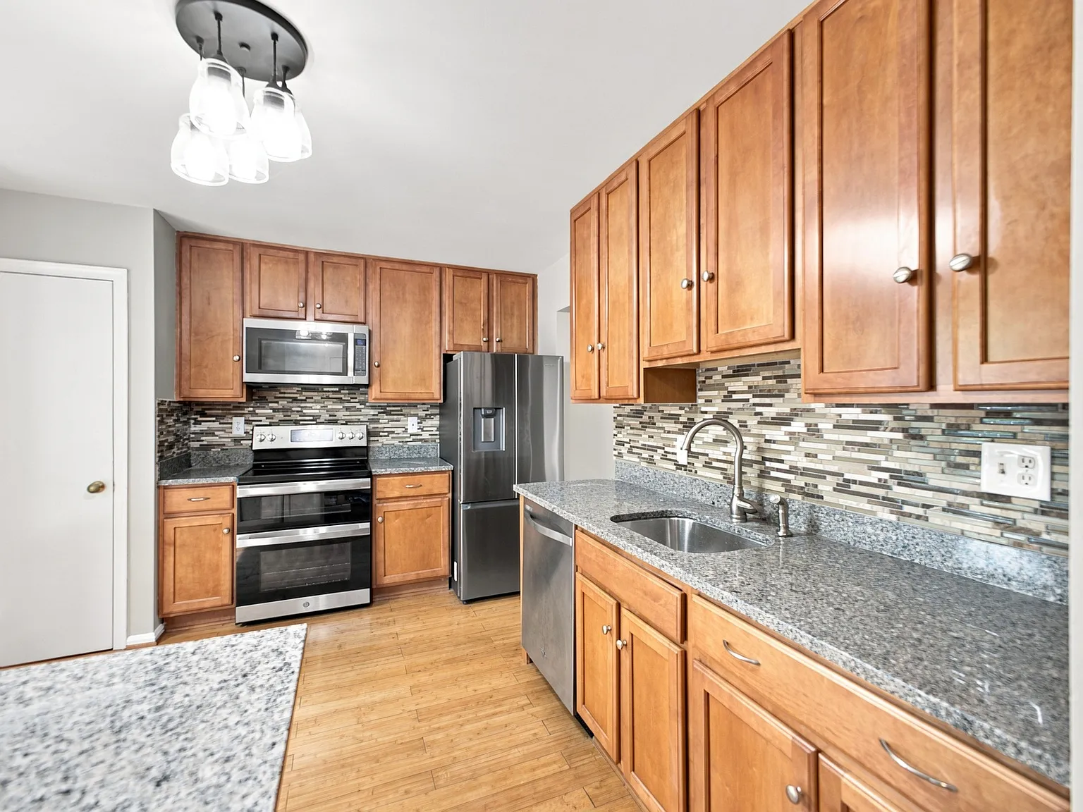 3 bed, 1408 sqft, $3,000 — Photo 4