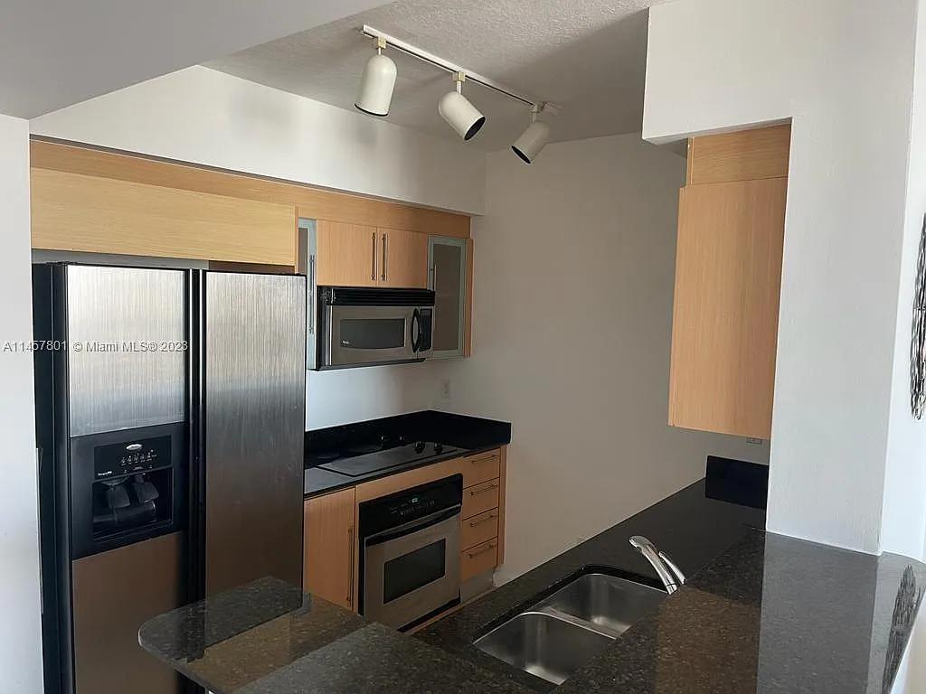 Building Photo - 325 Biscayne Blvd #3716
