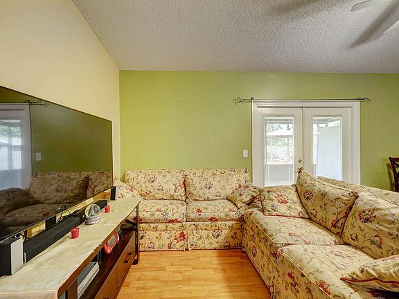 3rd image of 2094 SW Idaho Ln