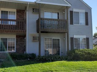 669 Quail Creek Dr APT 1B, Grayslake, IL 60030