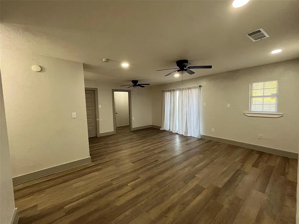3 bed, 1.0 bath, 1011 sqft, $1,600 — Photo 4