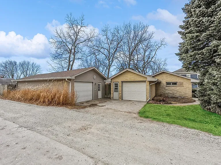 3 bed, 1879 sqft, $2,500 — Photo 3