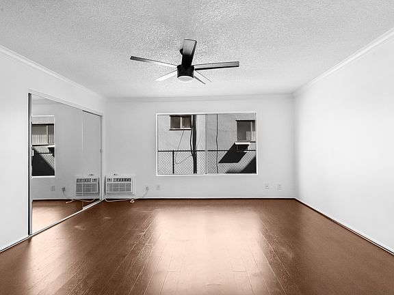 5th image of 1530 N Formosa Ave #103