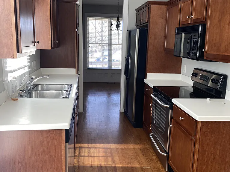 1641 Carriage Ridge Dr — Photo 3