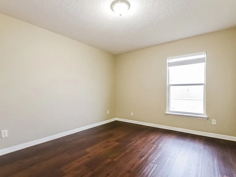 2101 Woodsedge Dr — Photo 14