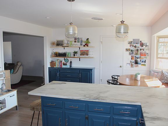 Kitchen/Breakfast Area