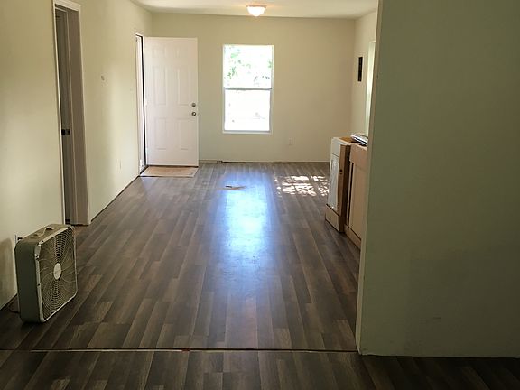 3rd image of 641 Arbor Pl