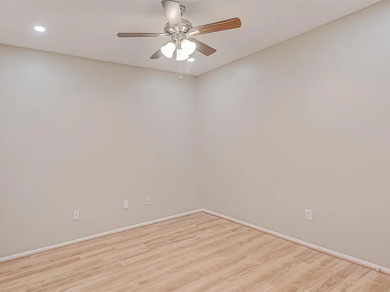 2302 Brook View Ln — Photo 26