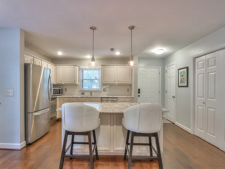 3321 Lealand Ln — Photo 3