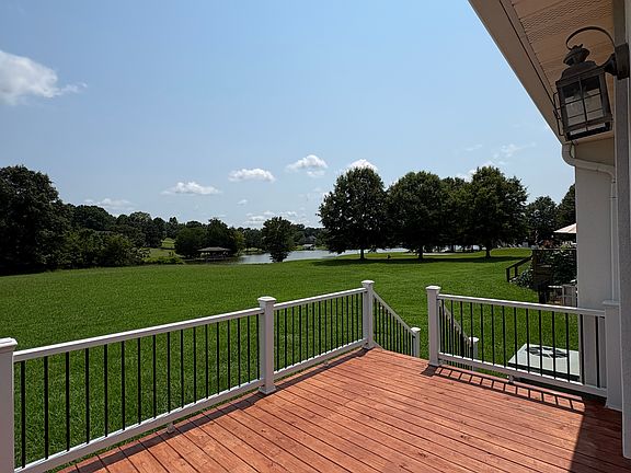 4th image of 113 Greystone Way