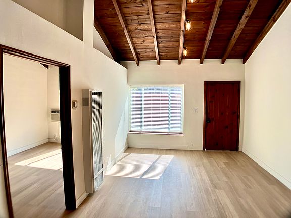 5th image of 2438 Oak St APT C