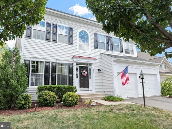 8931 Yellowleg Ct, Gainesville, VA 20155