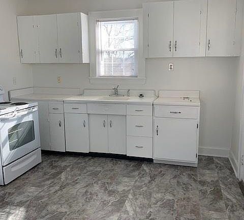 2nd image of 929 Morehead Ave SE