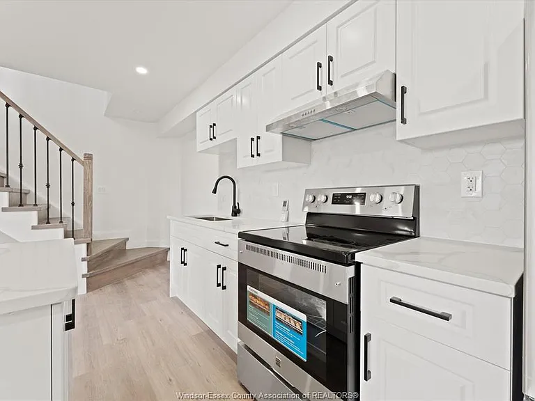 702 Pierre Ave #1 — Photo 9