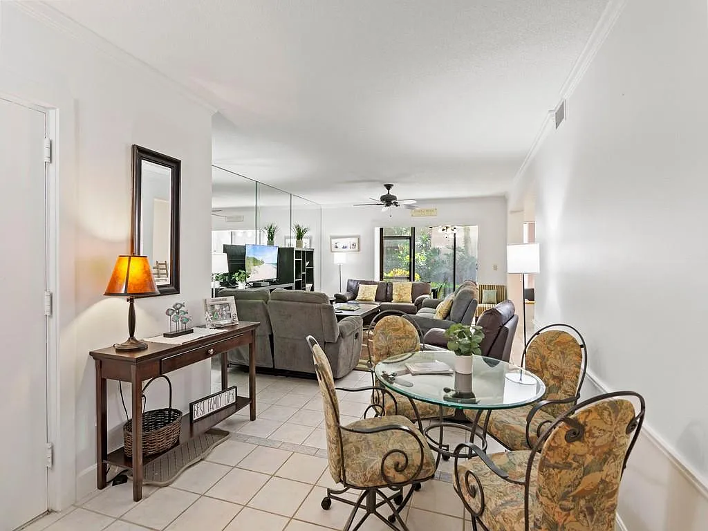 2 bed, 1701 sqft, $4,000 — Photo 3
