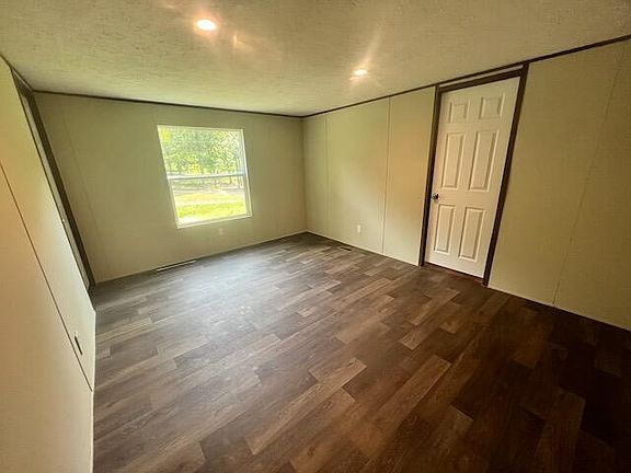 4th image of 398 Hammontree Dr