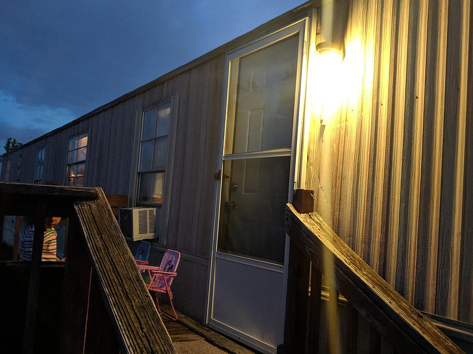 2nd image of 212 Robin Ln