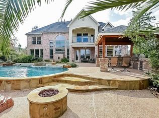 47 W Cove View Trl, The Woodlands, TX 77389