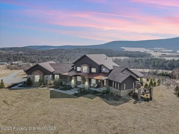 13022 Lower Maple Dr, Clarks Summit, PA 18411