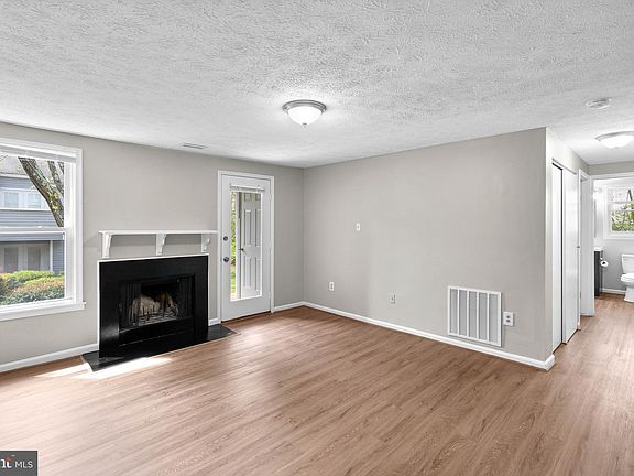5th image of 3925 Greencastle Rd APT 103