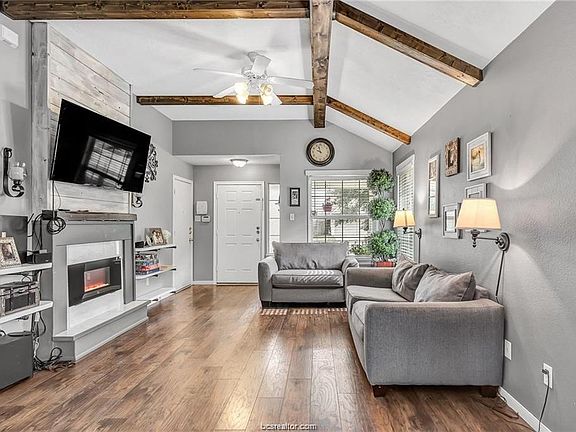 3rd image of 1057 Windmeadows Dr