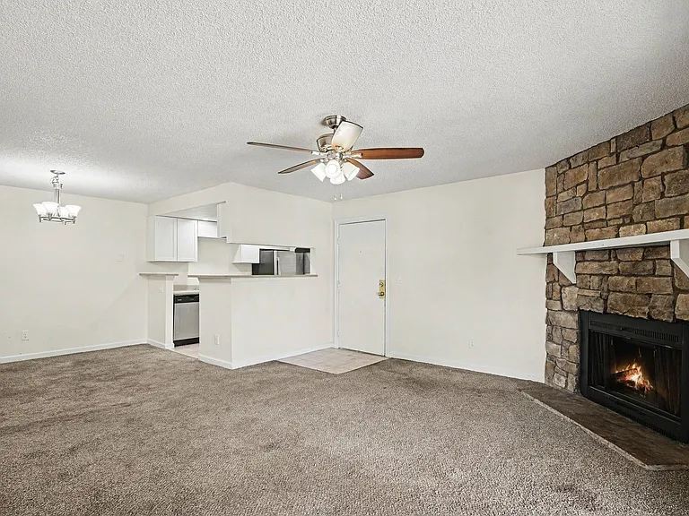 18004 E Ohio Ave #202 — Photo 4