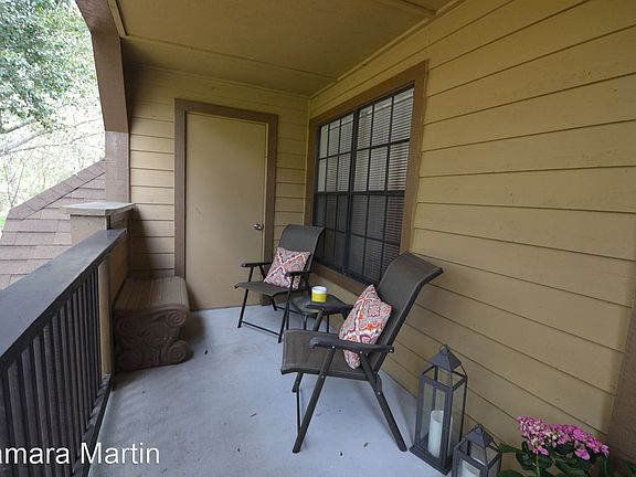 2nd image of 385 Woodside Dr Unit 202