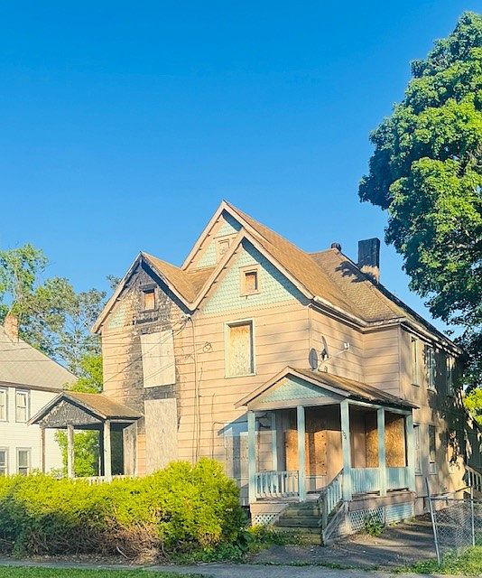 2nd image of 504 Matthews St