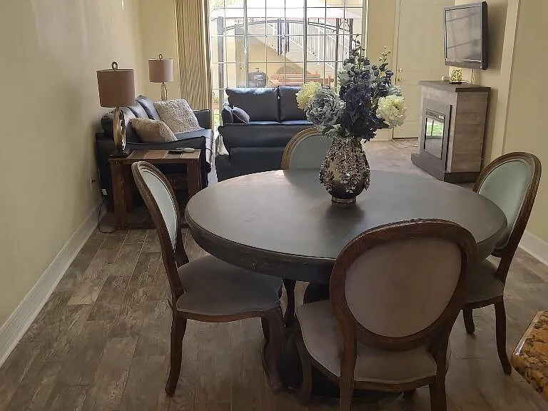 539 Hedgewood Dr — Photo 3