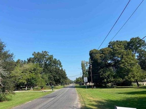 Exterior Neighborhood (street photo)