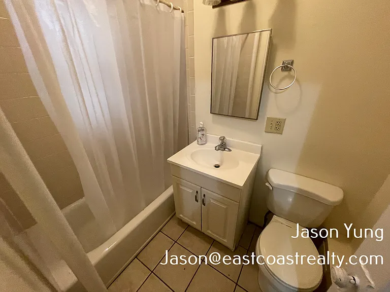27 Queensberry St #2 — Photo 6