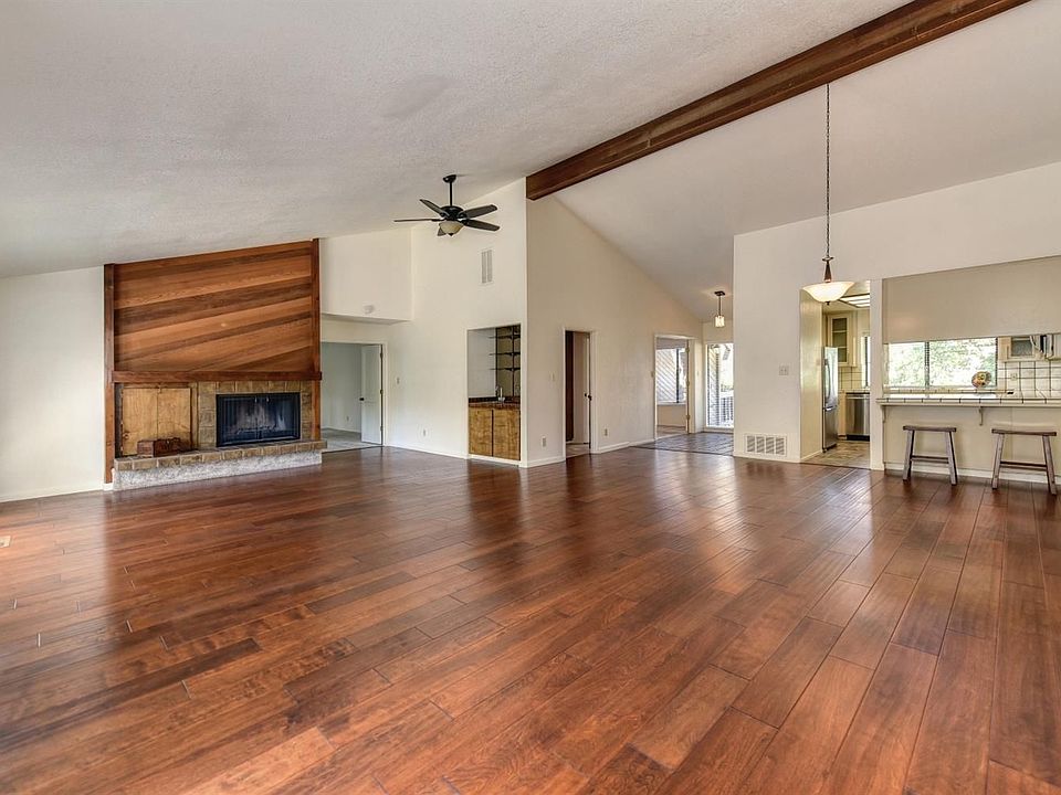 1st image of 1036 Southridge Dr
