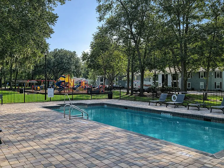 Chelsea Apartments — Photo 16