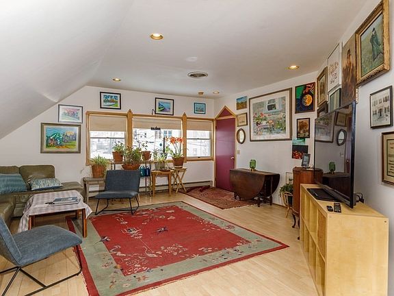 4th image of 14 Travers St