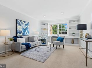 1618 W Abingdon Dr APT 302, Alexandria, VA 22314