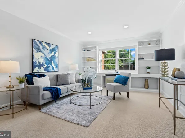 1618 W Abingdon Dr APT 302, Alexandria, VA 22314