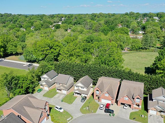 2nd image of 1022 Lennox Cir