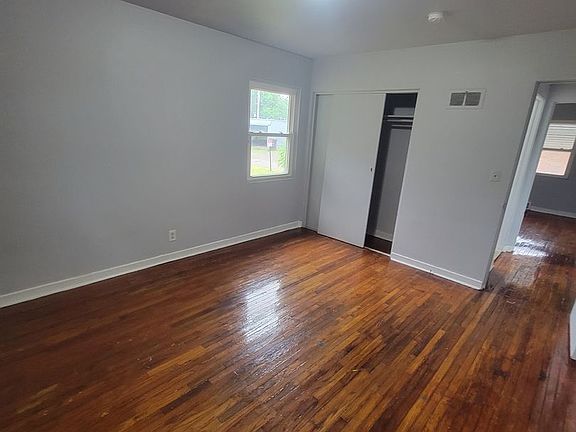 2nd image of 1322 E Frye Ave