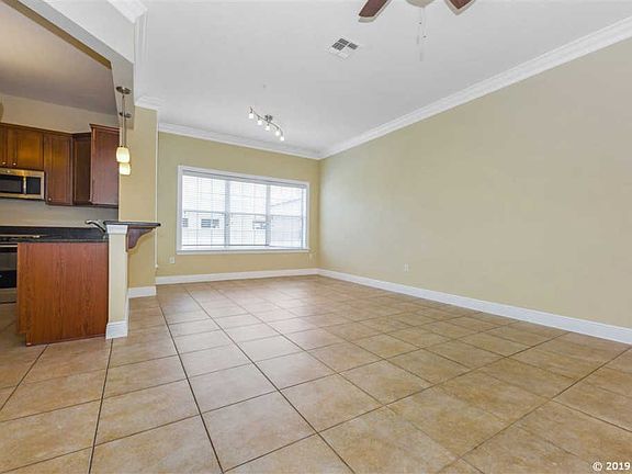 4th image of 230 SW 2nd Ave APT 402