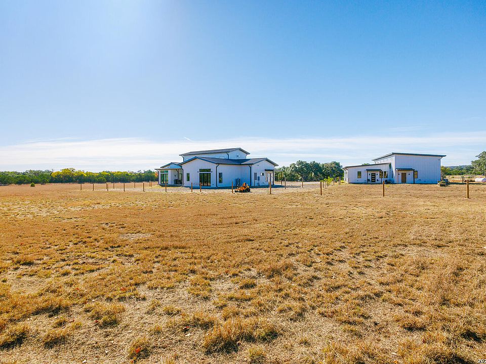 1st image of 925 Clearwater Canyon