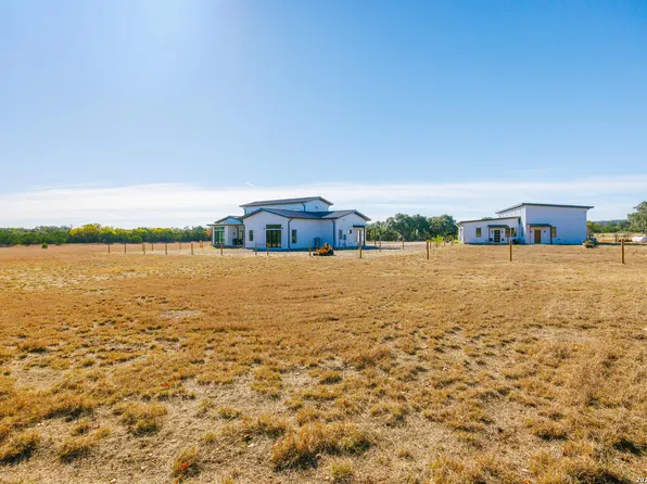 925 Clearwater Canyon, Bandera, TX 78003