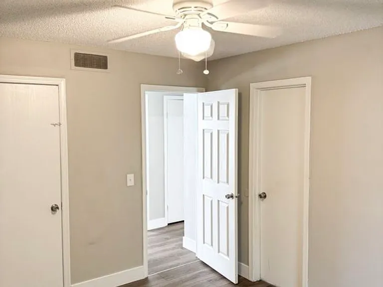425 Castle Dr — Photo 10
