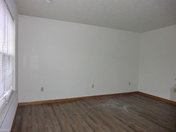 436 meadow lr hardwood