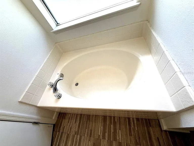 121 Lindsay Dr — Photo 6
