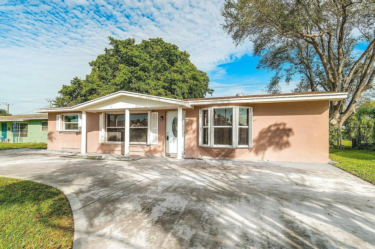 4 bed, 2.0 bath, 1523 sqft, $3,300 — Photo 3
