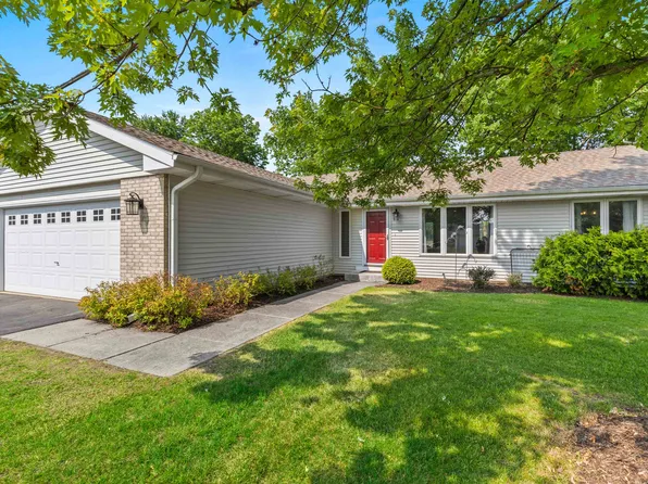 10556 Meadowsweet Ln, Roscoe, IL 61073