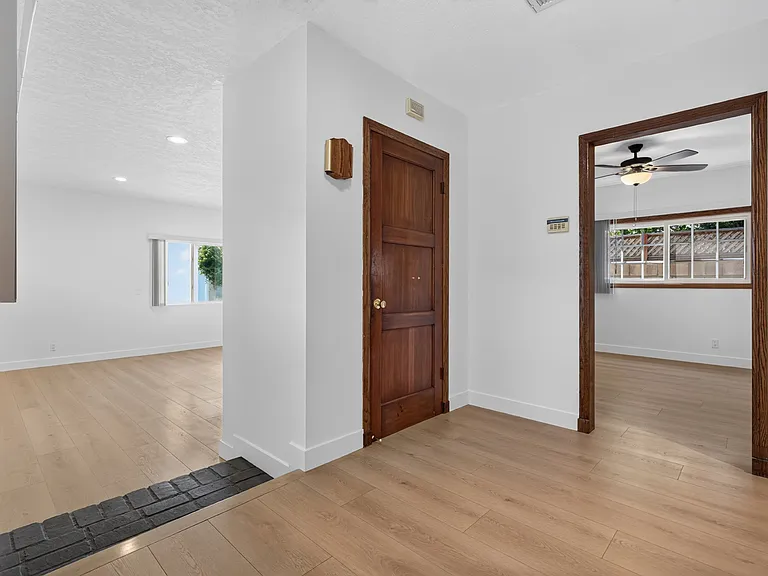 1811 N Avon St — Photo 23